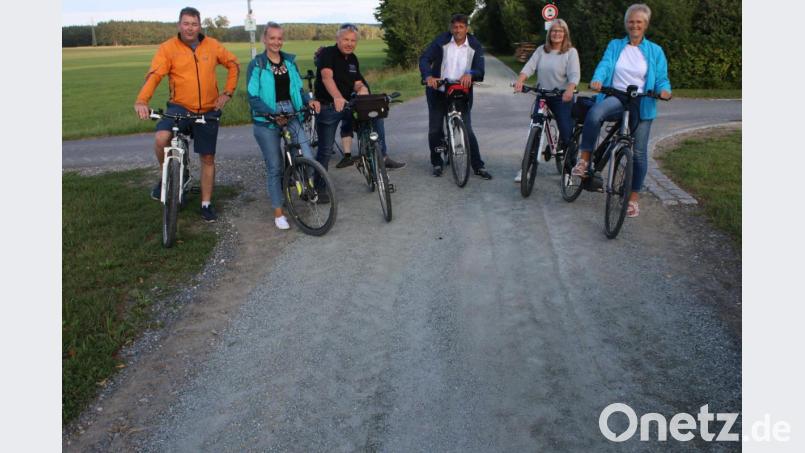 Der neugestaltete Fahrradweg von der Gemeindegrenze Eschenbach bis zur Bahnhofsiedlung soll optimale Voraussetzungen für Landwirtschaft, Radfahrer und Kinderwägen bieten. Bild: sne