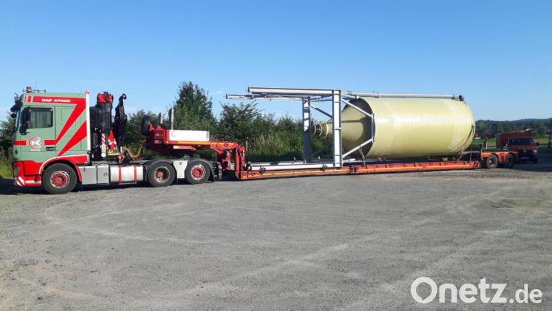 Ein Tieflader aus Belgien brachte vor einigen Wochen das Silo nach Brand. Bild: ld