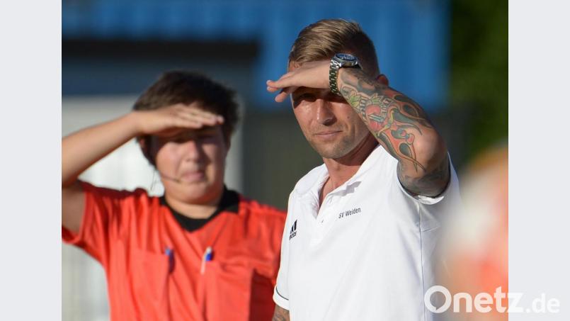Der Blick geht in Richtung 20. September. Weidens Trainer Andreas Scheler (rechts) hofft, dass am Dienstag, 1. September, eine klare Ansage der Politik kommt, wann es im Amateurfußball tatsächlich weitergehen kann. Bild: ref