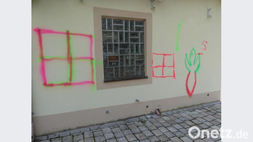 Nach einigen Jahren der &quot;Ruhe&quot; ist auch das Gerätehaus der Siedlergemeinschaft wieder das Ziel von Sprühaktionen. Bild: rn