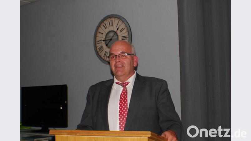 Bürgermeister Klaus Meyer betonte in seinem Grußwort, dass der Fremdenverkehrsverein die größte Wirtschaftskraft in die Gemeinde bringe. Bild: enz