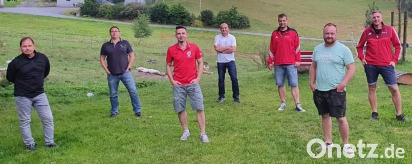 Thomas Scheinkönig, Michael Jung, Sandro Lugert, Jürgen Lugert, Michael Schmutzer, Benedikt Gradl und Michael Sigritz (von links) kümmern sich in den kommenden zwei Jahren um die TSV-Fußballer. Bild: nm