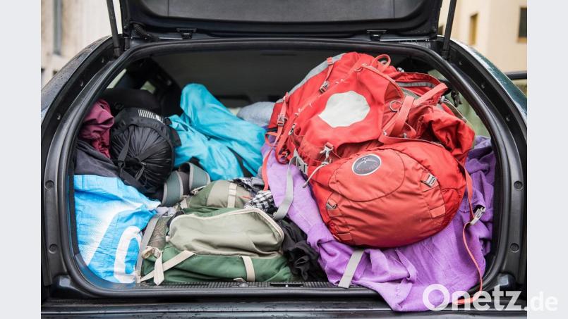 So schlimm sah es im Auto von Eva-Maria Hinterberger zwar nicht aus, längst vergessene Dinge hat sie dort trotzdem gefunden. Bild: Sebastian Gollnow/dpa