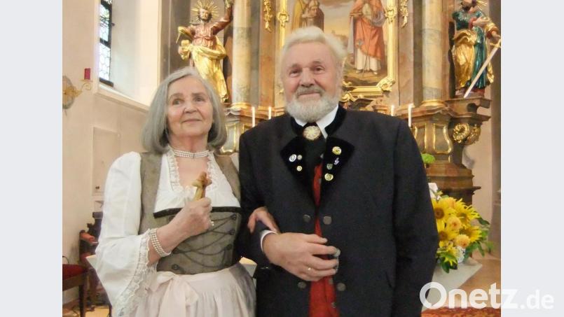 Margarete und Hans Forster haben sich vor 60 Jahren das Ja-Wort gegeben. In der Pittersberger Pfarrkirche segnete Josef Fromm ihren Bund erneut für das weitere gemeinsame Leben. Bild: gm