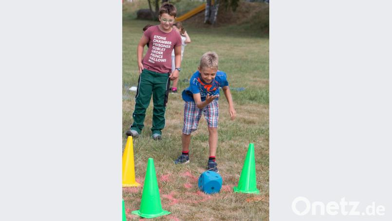 Alle sind gespannt, ob die passende Augenzahl fällt. Bild: vsr