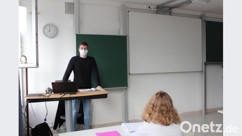 Schüler des Projektes &quot;Aufwärmtraining&quot; übernehmen in der letzten Ferienwoche die Rolle als Lehrer. Bild: Gymnasium Eschenbach/exb