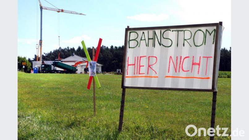Wie hier im südlichsten Sulzbach-Rosenberger Stadtteil Prohof würde die geplante 110-kV-Stromleitung der Bahn nicht nur die Natur belasten, sondern auch die Menschen: Die Trasse liefe direkt an einem Neubaugebiet vorbei. Bild: Stephan Huber