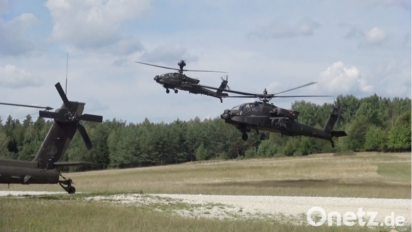 Auch die Kampfhubschrauber &quot;Apache&quot; greifen in die Übung ein. Bild: jma