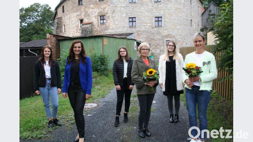 Dankesworte gab es jetzt für langjährige Mitarbeiterinnen des Kinderhauses Sankt Sebastian. Im Bild (von links) Sophia Traßl, Bürgermeisterin Margit Bayer, Praktikantin Anna-Maria Stettner, Erzieherin Claudia Werner, Meike Rubner und Kinderhausleiterin Silke Weinhold. Bild: fpoz