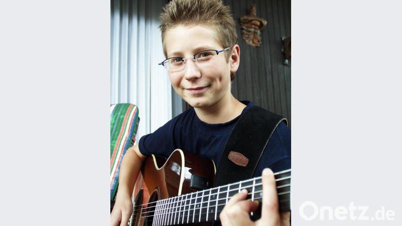 Aus dem Archiv: Daniel Siegert (12) im Juli 2003 in seinem Elternhaus in Hahnbach. Daniel nahm erfolgreich an der ersten Staffel der Sat.1-Show &quot;Star Search&quot; teil. Bild: upl