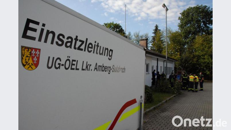 Die Einsatzleitung für die groß angelegte Vermisstensuche quartierte sich im THW Sulzbach-Rosenberg ein. Hier liefen die Fäden zusammen. Bild: blm