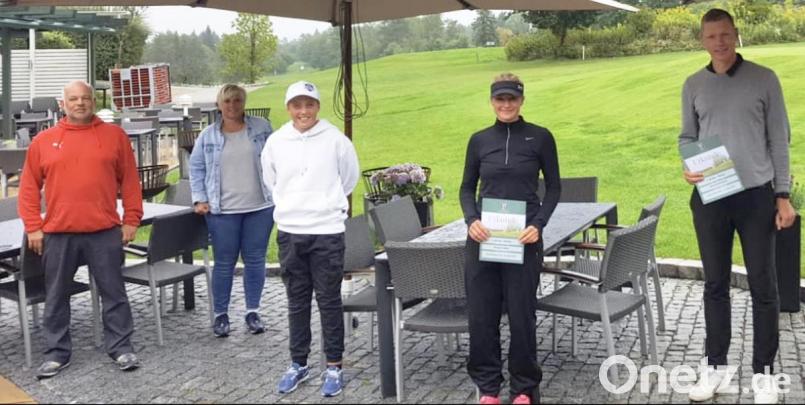 Die Brutto-Sieger der Vereinsmeisterschaften des GLC Schmidmühlen, die am Wochenende ausgetragen wurden (von links): Harald Pirzer, Bianca Renner, Gianfranco Käfer, Celina Rosner und Europameister Matthias Schmid. Bild: lst