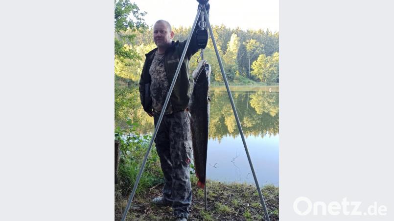 Mario Johnsen holte einen Waller mit 108 Zentimetern aus dem Wasser. Bild: André Röckl/exb