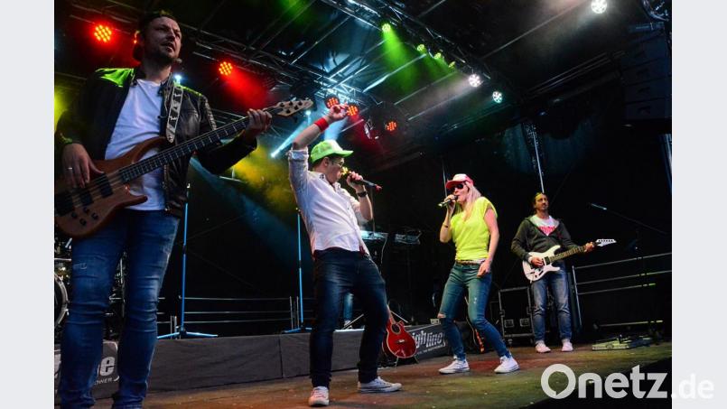 "Highline" setzten am Sonntagabend den Schlusspunkt hinter die "Eventwiesn" im Schätzlerbad. Bild: Kunz