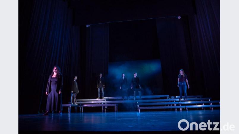 Der Jugendclub plus alias „Bühne Wumms“ bei der Probe zu „Macbeth 2019" Bild: Digitalstandart/exb