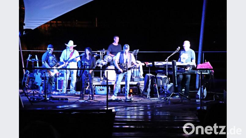 Mit typischer Country-Musik und Balladen hat die Band das Publikum fest im Griff. Bild: jma