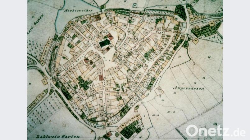 Oberviechtachs Urkataster von 1835 zeigt die nahezu birnenförmige Topografie. Der mittelalterliche Aufbau des Marktes und der Verlauf der einstigen Ringmauer sind erkennbar. Repro: lg