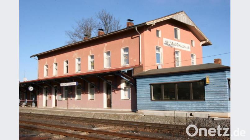 Der ehemalige Neustädter Bahnhof weckt Wehmut. Nun soll Neustadt eventuell wieder einen Bahnhaltepunkt bekommen. Bild: Ingrid Popp