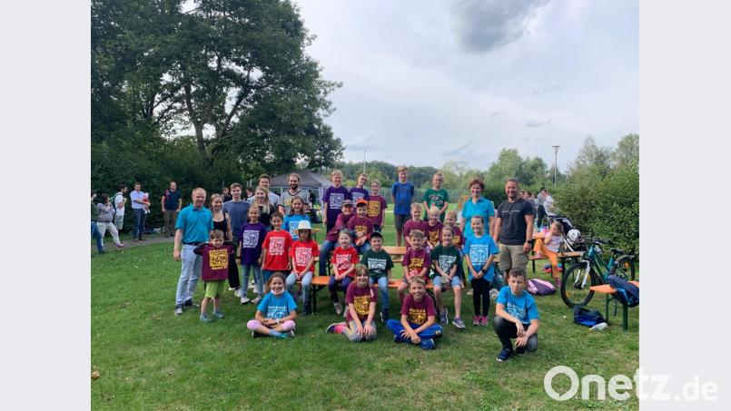 Geschicklichkeit war an einer Wand angesagt. Immer, wenn ein Licht leuchtete, musste das Feld abgeklatscht werden. Am Ende bekamen alle Kinder mit vier Teilnahmen am Ferienprogramm das begehrte Kinderferienclub-T-Shirt. Bild: krb