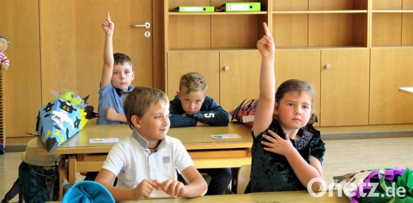 Vorbildlicher Start ins Schulleben: In der Wilhelm-Seltmann-Schule in Krummennaab haben 33 Buben und Mädchen mit unbändiger Begeisterung und viel Eifer ihren ersten Schultag hinter sich gebracht. Bild: ubb