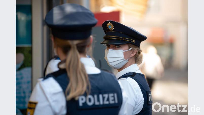 Die Polizei in Deggendorf ermittelt gegen einen Mann, der seine Partnerin bedroht haben soll. Symbolbild: Nicolas Armer