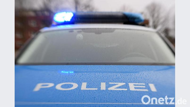 Die Polizei stoppte den Lastwagen, nachdem sich Zeugen meldeten. Foto: Carsten Rehder/dpa Symbolbild: Carsten Rehder