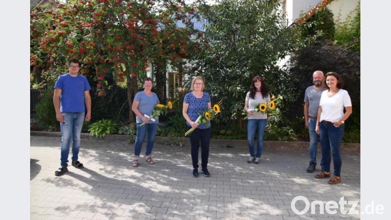 Das Unternehmerpaar Ulrike und Michael Guttenberger (rechts) sowie Sohn und Juniorchef Dominik (links) ehrten anlässlich zum 30jährigen Betriebs-Jubiläum langjährige Mitarbeiterinnen Inge Hütter, Elisabeth Werner und Andrea Pfistermeister (von links). Bild: gi