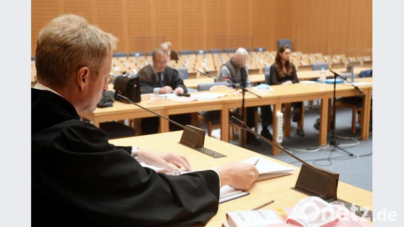 Oberstaatsanwalt Peter Frischholz (links) plädierte auf 7,5 Jahre. Die Strafkammer entsprach dieser Forderung in voller Höhe. Bild: Gabi Schönberger
