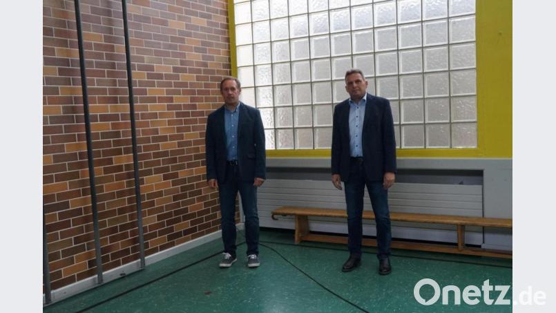 Bürgermeister Norbert Eckl (rechts) wurde wieder zum Schulverbandsvorsitzenden gewählt, Bürgermeister Josef Pretzl zum Stellvertreter. Bild: wel