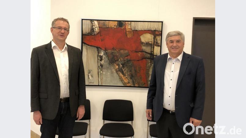 MdB Karl Holmeier (rechts) stattete dem Schwarzacher Bürgermeister Franz Grabinger (links) im Schwarzenfelder Rathaus einen Antrittsbesuch ab. Bild: ga