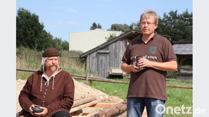 Alfred Wolf (rechts) ist der "Vater der Geschichtsparks". Mit dem archäologischen Leiter Stefan Wolters hat er einen treuen Mitstreiter, mittlerweile eine Freund, an seiner Seite. Neben dem Geschichtspark will sich Wolf vor allem auch der Initiative Heimatunternehmer verstärkt widmen. Bild: kro