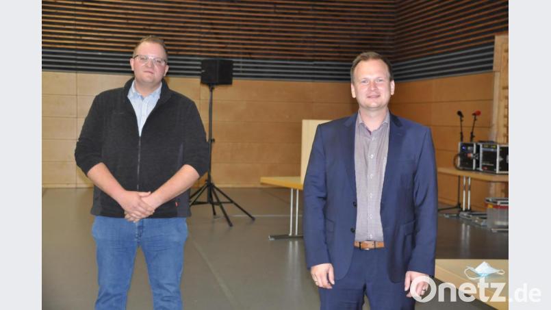 Der neue Ortssprecher von Guttenthau Bernd Pöhlmann (links) und Bürgermeister Christian Porsch. Bild: ak