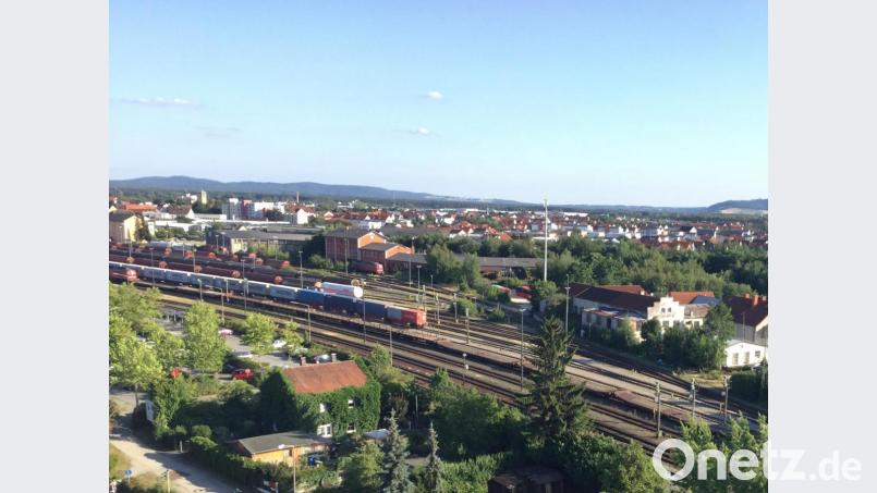 Die Bahn bietet auch in Schwandorf Sprechstunden zum Ausbau und zur Elektrifizierung der Bahnstrecken und der Bahnstromversorgung in Nordostbayern an. Bild: Maria Schuierer/exb
