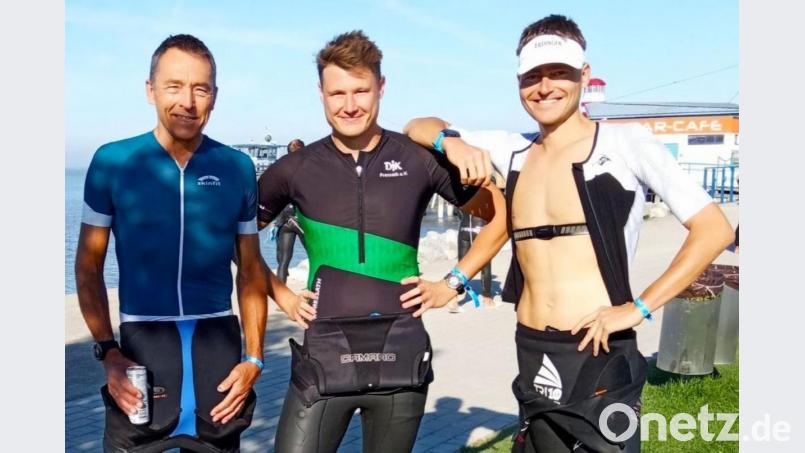 Vor dem Start guter Dinge: Stephan Pollert, Klaus Ginglseder und Sven Pollert (von links) nahm den Austria Triathlon in Podersdorf/Österreich in Angriff. Bild: exb