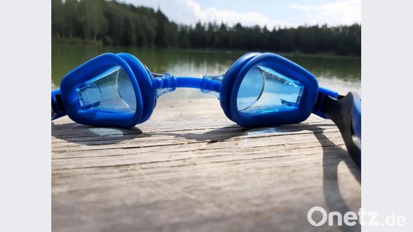 Eine Kinderschwimmbrille, wahrscheinlich versehentlich vergessen auf einem Steg, wird rasch zu Abfall. Denn gesucht wird nach einem solchen Billigprodukt meist nicht mehr. Dann müssen sich andere darum kümmern. Bild: ubb