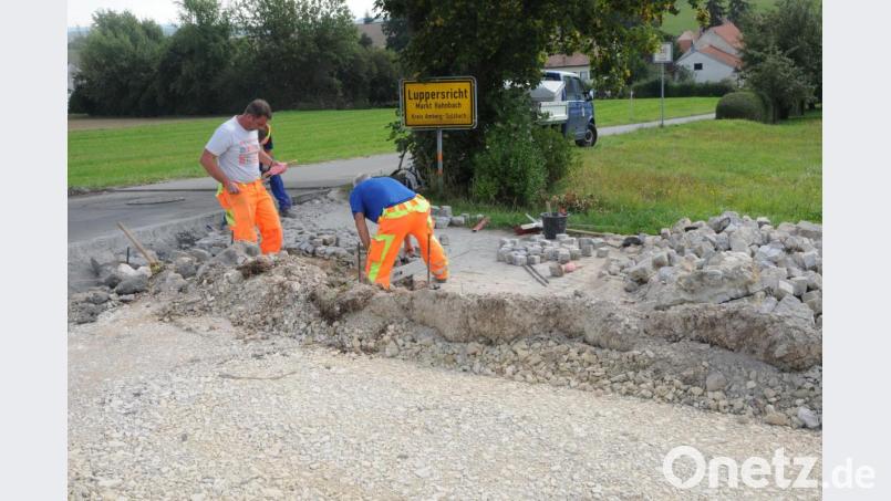 Alle Einfahrten und Einmündungen müssen noch angeglichen werden, wie hier bei Luppersricht. Bild: Joachim Gebhardt