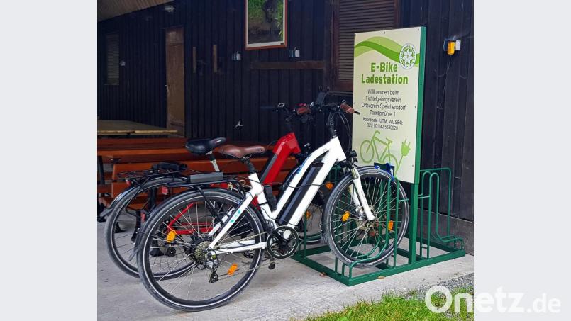Bis zu vier E-Bikes können an der Ladestation bei der Tauritzmühle angestöpselt werden. Bild: hai