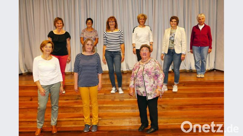 vorne von links: Brigitte Weigl, Petra Schneider (beide Führungsteam), Genoveva Nutischer (Kassenwart)
hinten von links: Beisitzerin Sandra Grünthaler, Beisitzerin Agnes Brandt, Führungsteam Christa Hirsch, Beisitzerin Karin Mertel, Schriftführerin Susi Wagner, Beisitzerin Erna Uth. Bild: wbe