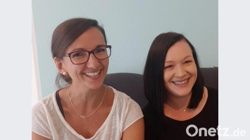 Kathrin Sträche (links) und Tina Habermeier stehen Eltern von Babys und Kleinkindern zu vielen Themen für eine telefonische Beratung gerne zur Verfügung. Bild: Tina Habermeier/exb