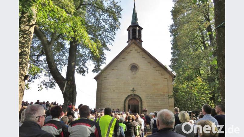 Viele Gläubige, die die Messen und Andachten beim Bergfest in Axtheid-Berg mitfeiern: Das Coronavirus hat den zahlreichen Bergfestbesuchern heuer einen Strich durch die Rechnung gemacht. Archivbild: rha