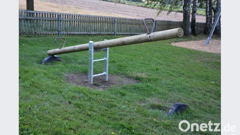 Neu hergerichtet wurde die Wippe am benachbarten Kinderspielplatz. Bild: jr