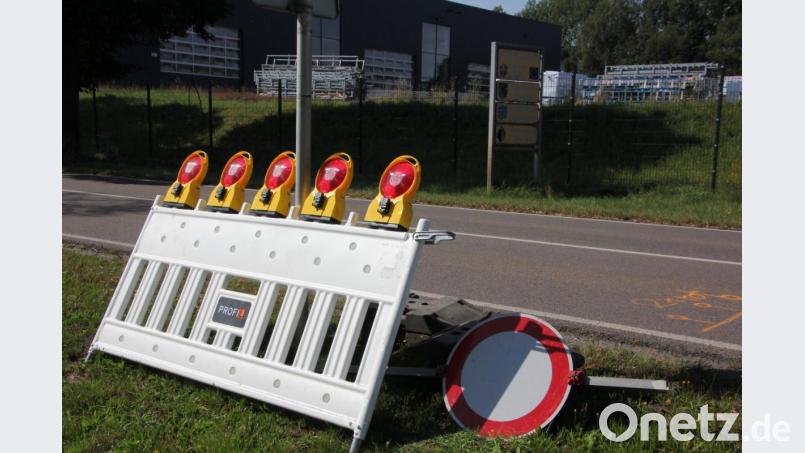Das Sperrschild am Ortseingang von Waldassen an der Egerer Straße stand am Sonntagnachmittag schon bereit. Bild: kro