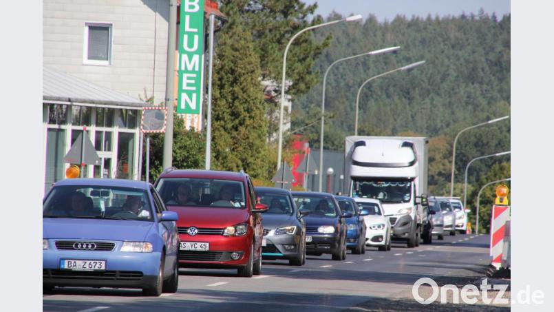 Immer wieder kam es am Sonntagnachmittag an der Egerer Straße zu kleinen Staus. Bild: kro