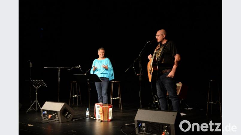 Kreiners &amp; Reiner mit ihrem Programm &quot;Des pralle Leben hald&quot; Märchen- &amp; Musikprogramm für erwachsene Frauen, Männer &amp; Sonstige im Stadttheater Amberg. Bild: Andreas Brückmann