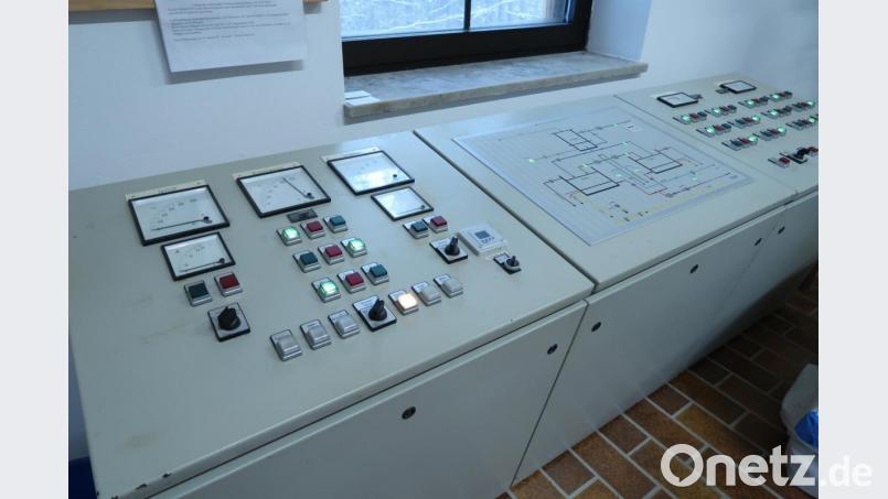 Auf dem neuesten Stand sieht Bürgermeister Oskar Schuster die Wasserversorgung der Gemeinde Friedenfels. Nach zahlreichen Sanierungen und technischen Instandsetzungen in der Entsäuerungsanlage (Bild) sowie dem Hochbehälter sei man für die Zukunft gerüstet, so das Gemeindeoberhaupt. Bild: bsc