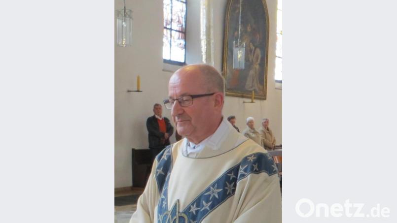 Bischöflich Geistlicher Rat Bernhard Huber wird 70 Jahre alt. Der Pfarrer, der lange Zeit in Freihung tätig war, lebt mittlerweile in einem Seniorenheim in Amberg. Bild: bk