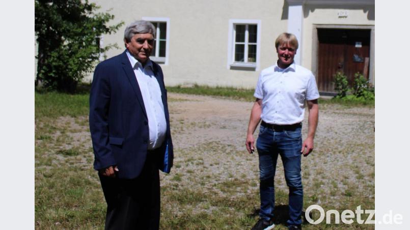 MdB Karl Holmeier zum Antrittsbesuch bei Bürgermeister Markus Schiesl in Altendorf. Bild: mvs