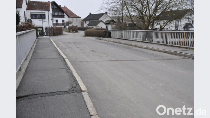 Die Haidenaabbrücke muss saniert werden. Bild: ak