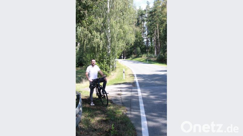 Fleißig übt Moosbachs Bürgermeister Armin Bulenda schon jetzt das Fahrradfahren um den Anschluss von Moosbach an den Bocklradweg nicht zu verpassen. Bild: gi