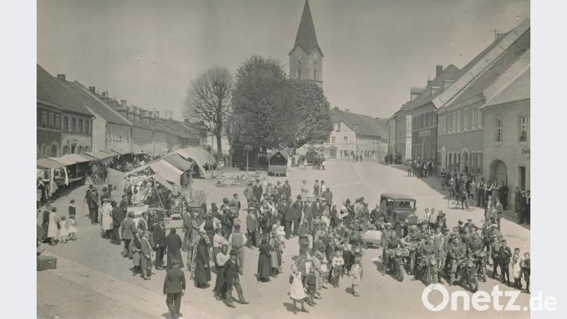 Der Bärnauer Marktplatz zur Palmkirwa zu Beginn des 20. Jahrhunderts. Bild: awo